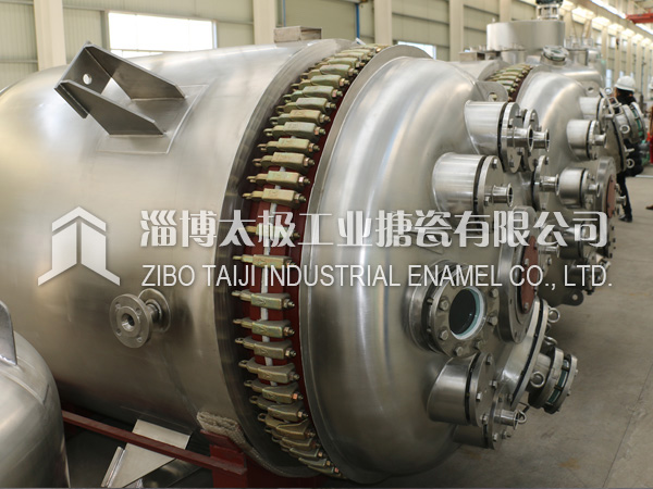 為什么搪玻璃反應(yīng)釜設(shè)備是目前最理想的藥化設(shè)備？